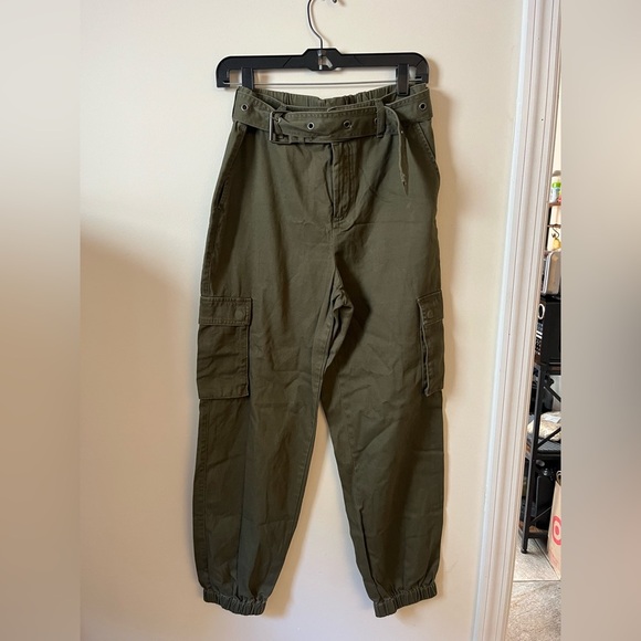 Forever 21 Army Green Cargo Pants w Belt Size Medium - Picture 1 of 4